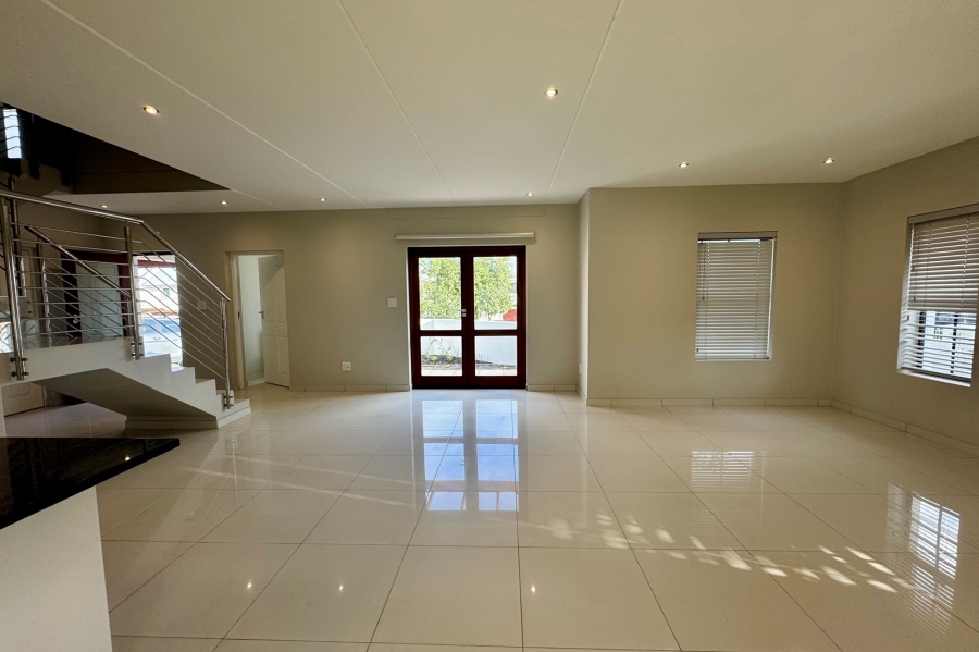 To Let 3 Bedroom Property for Rent in Graanendal Western Cape